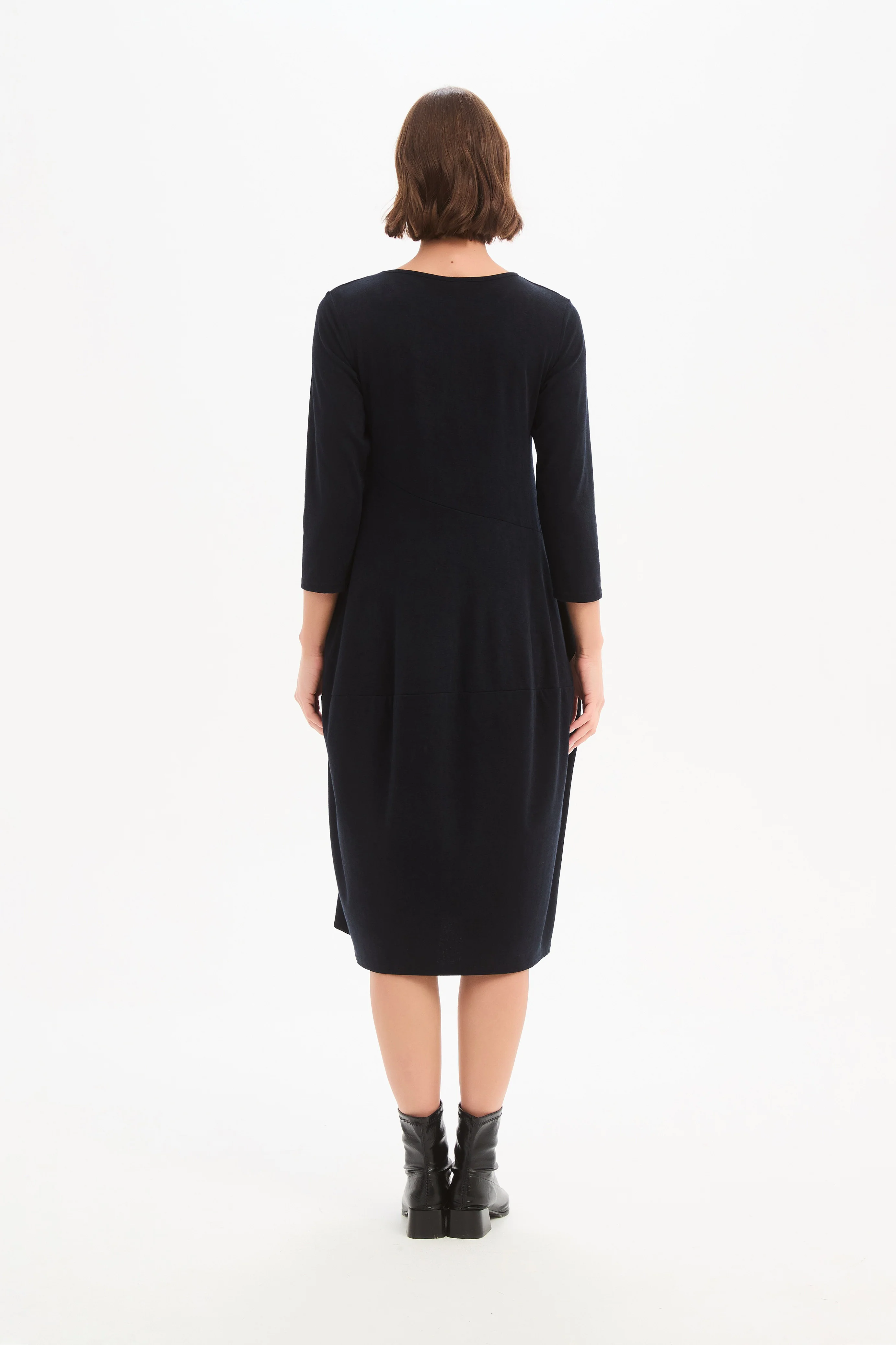 DIAGONAL SEAM KNIT DRESS - Image 15