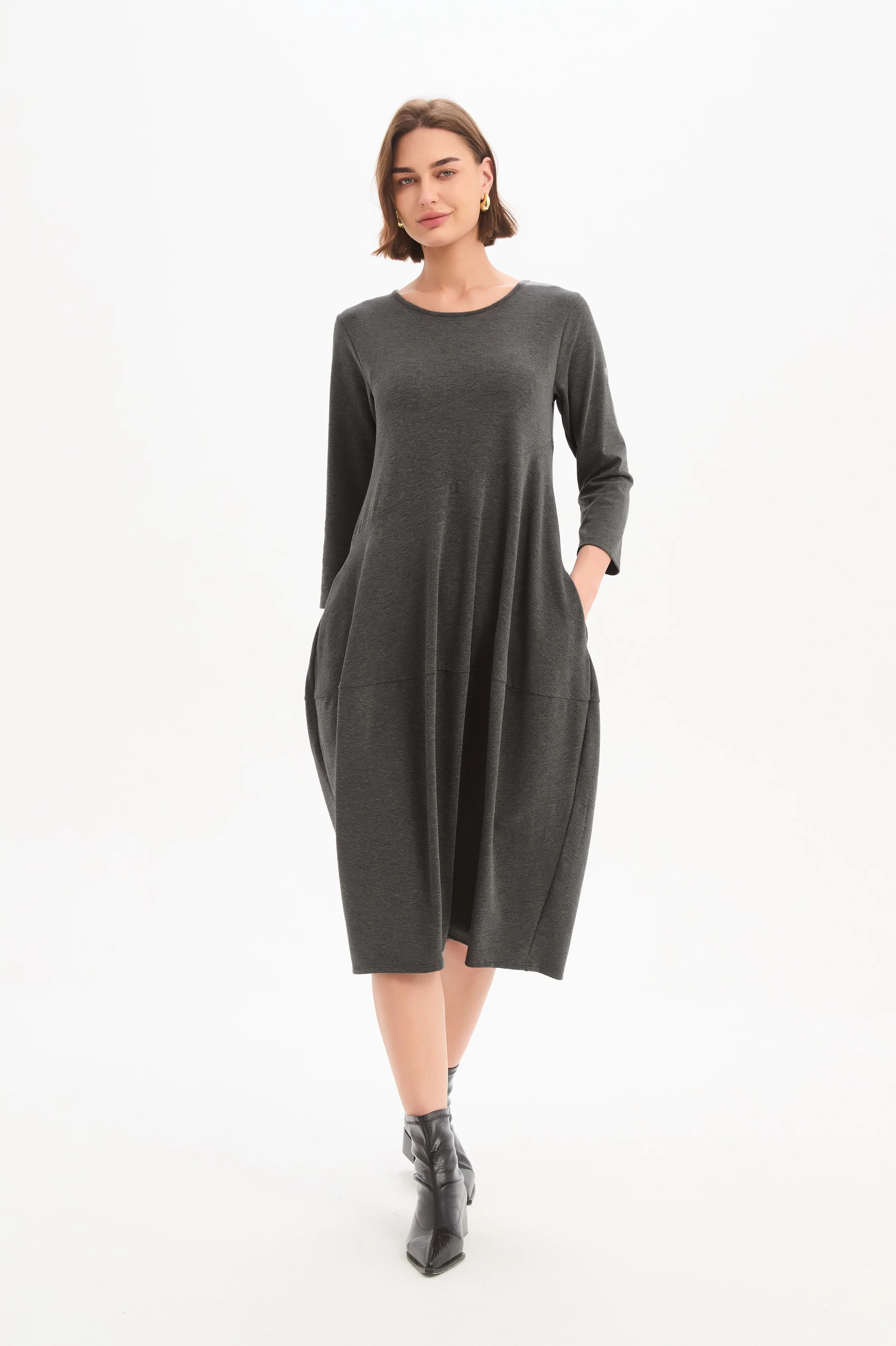 DIAGONAL SEAM KNIT DRESS - Image 16