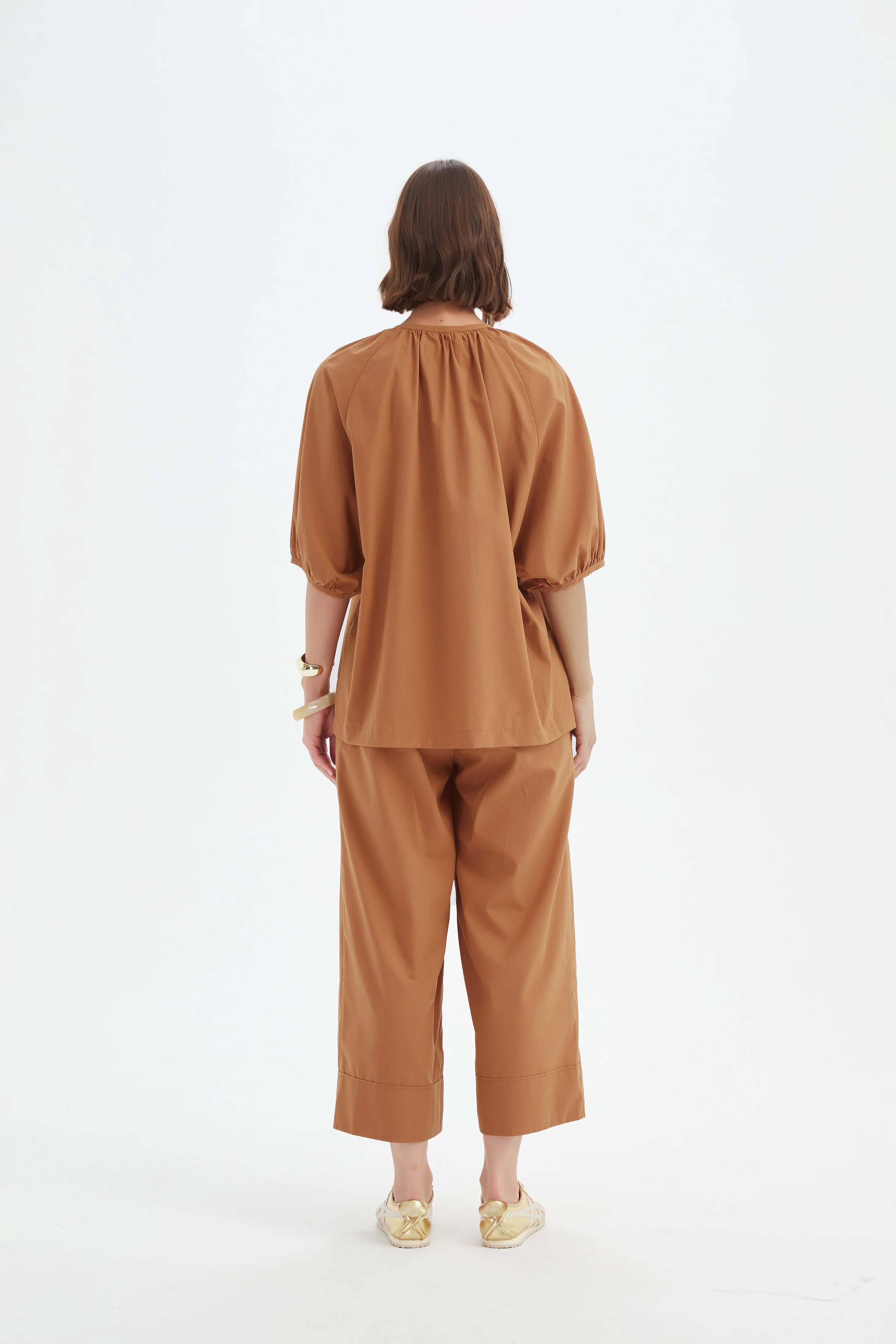 GATHERED NOTCH NECK TOP - Image 16