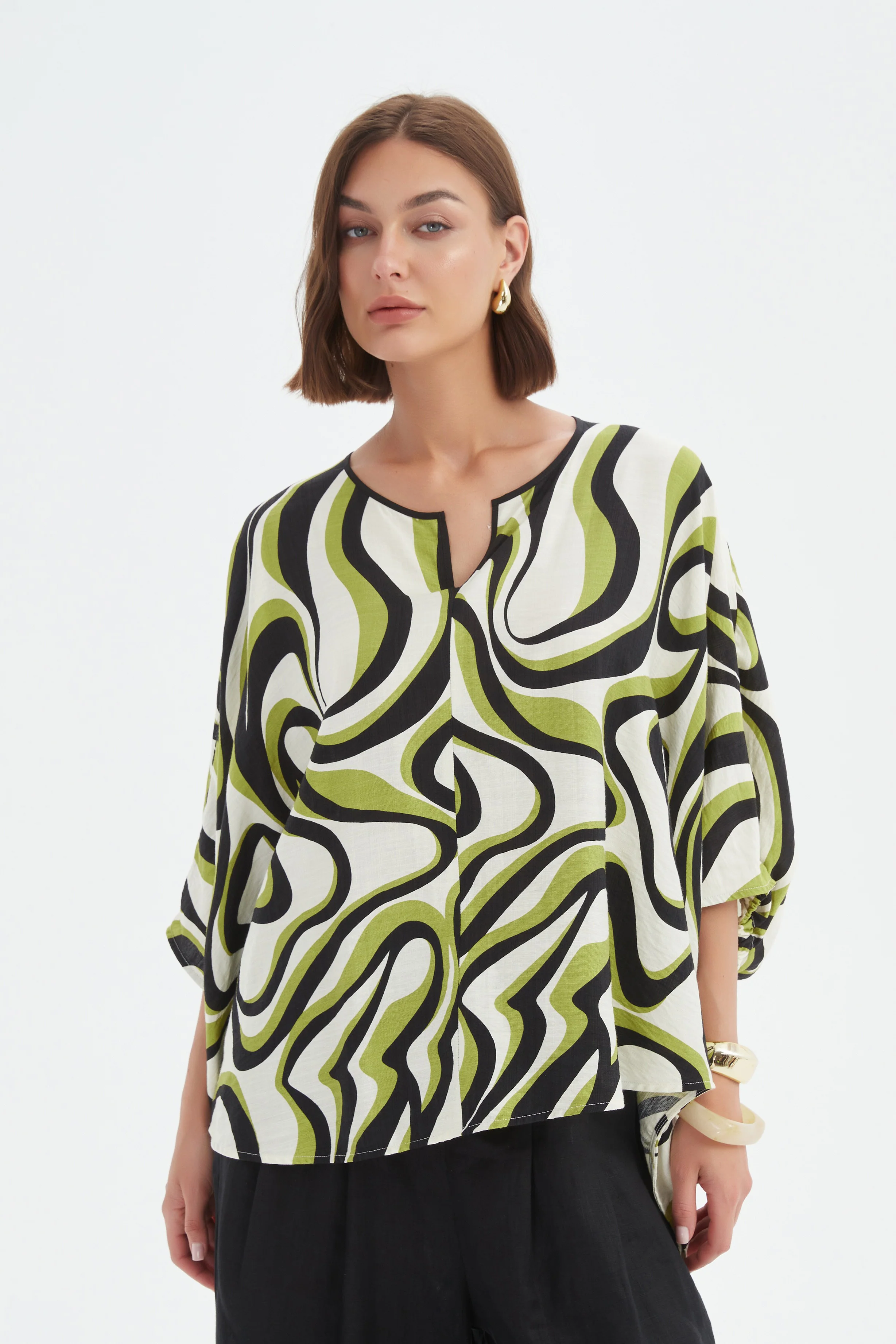 NOTCH NECK PRINT TOP - Image 6