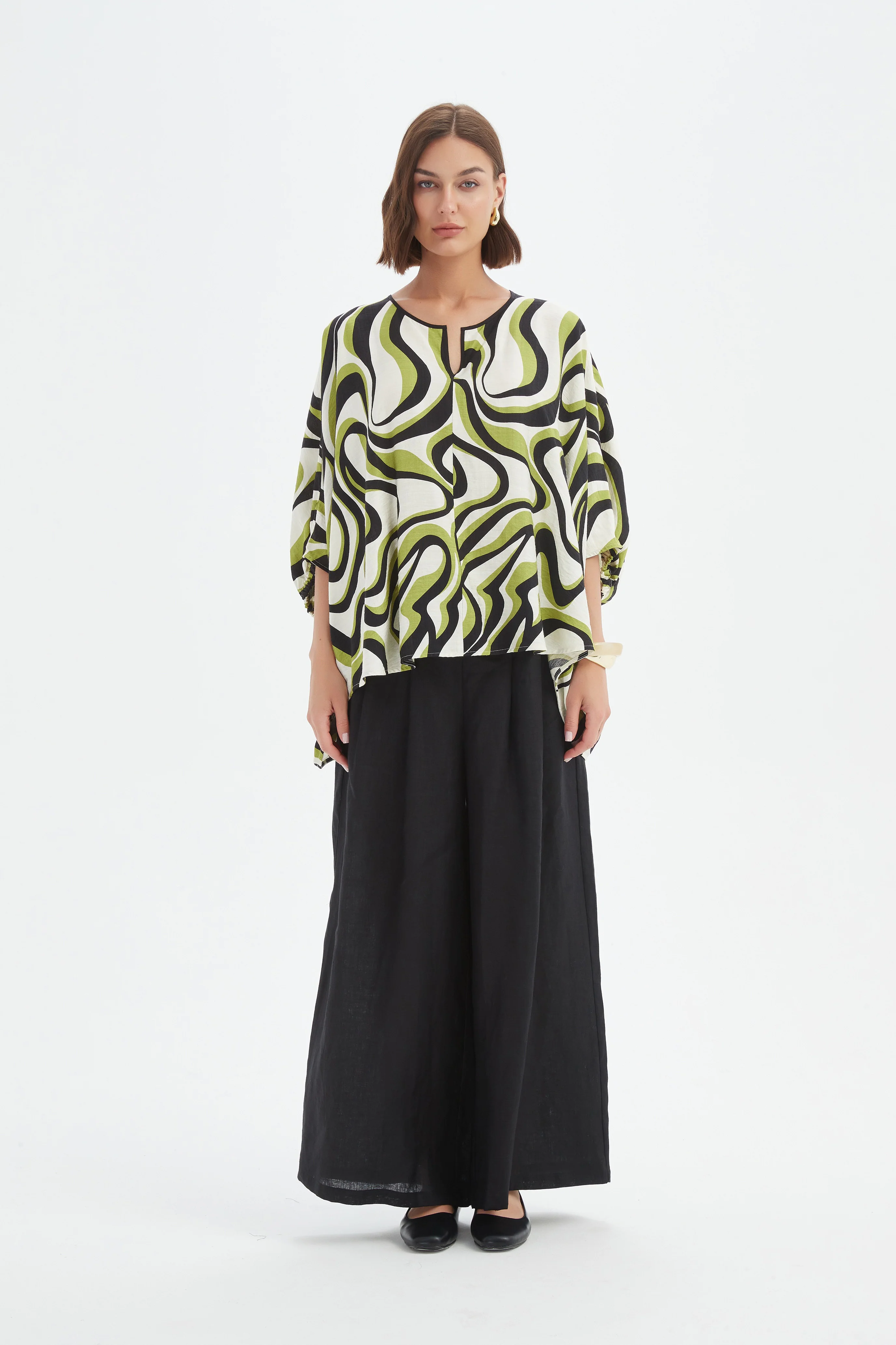 NOTCH NECK PRINT TOP - Image 9