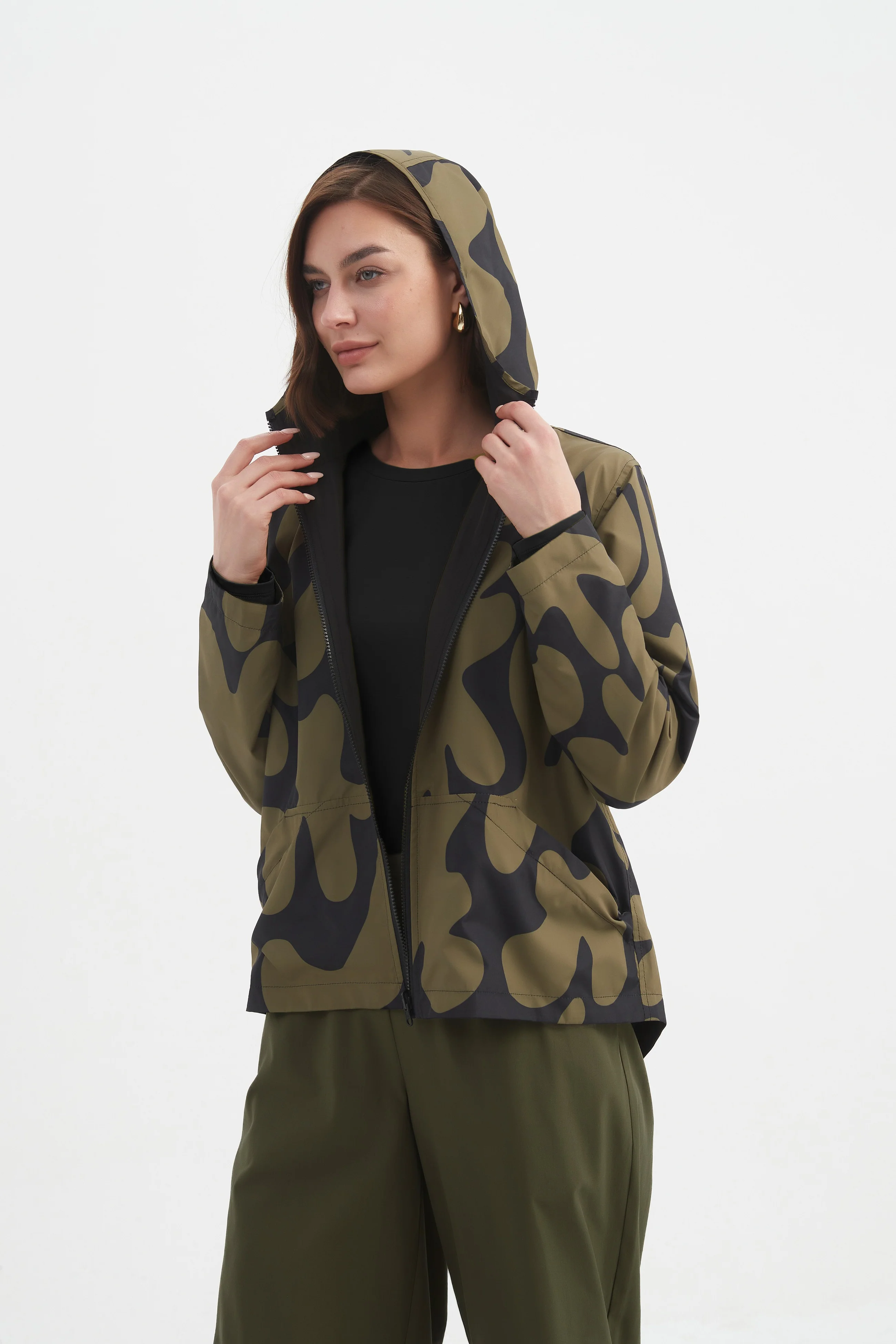 REVERSIBLE PRINT WINDBREAKER - Image 10