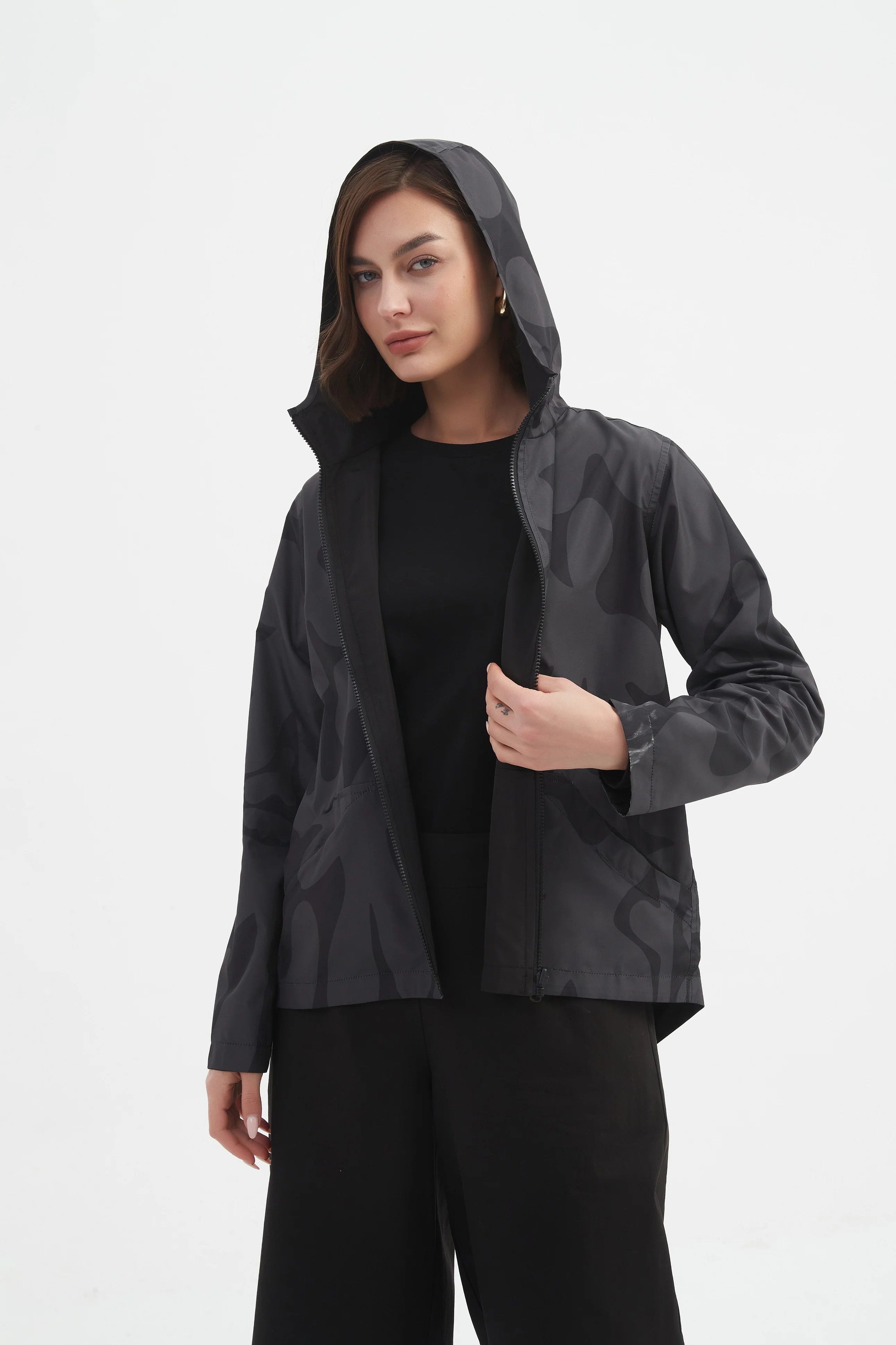 REVERSIBLE PRINT WINDBREAKER - Image 16