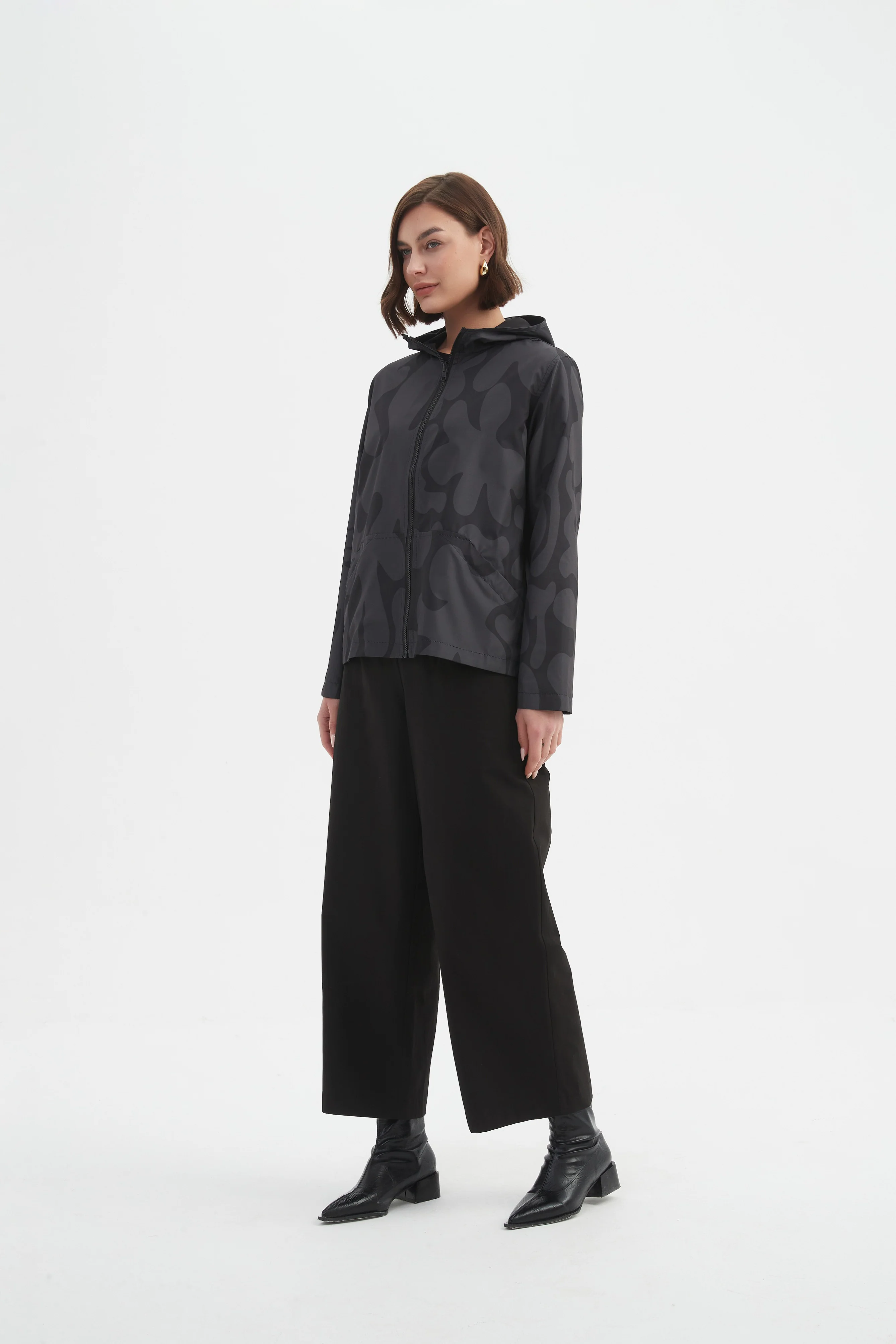 REVERSIBLE PRINT WINDBREAKER - Image 17