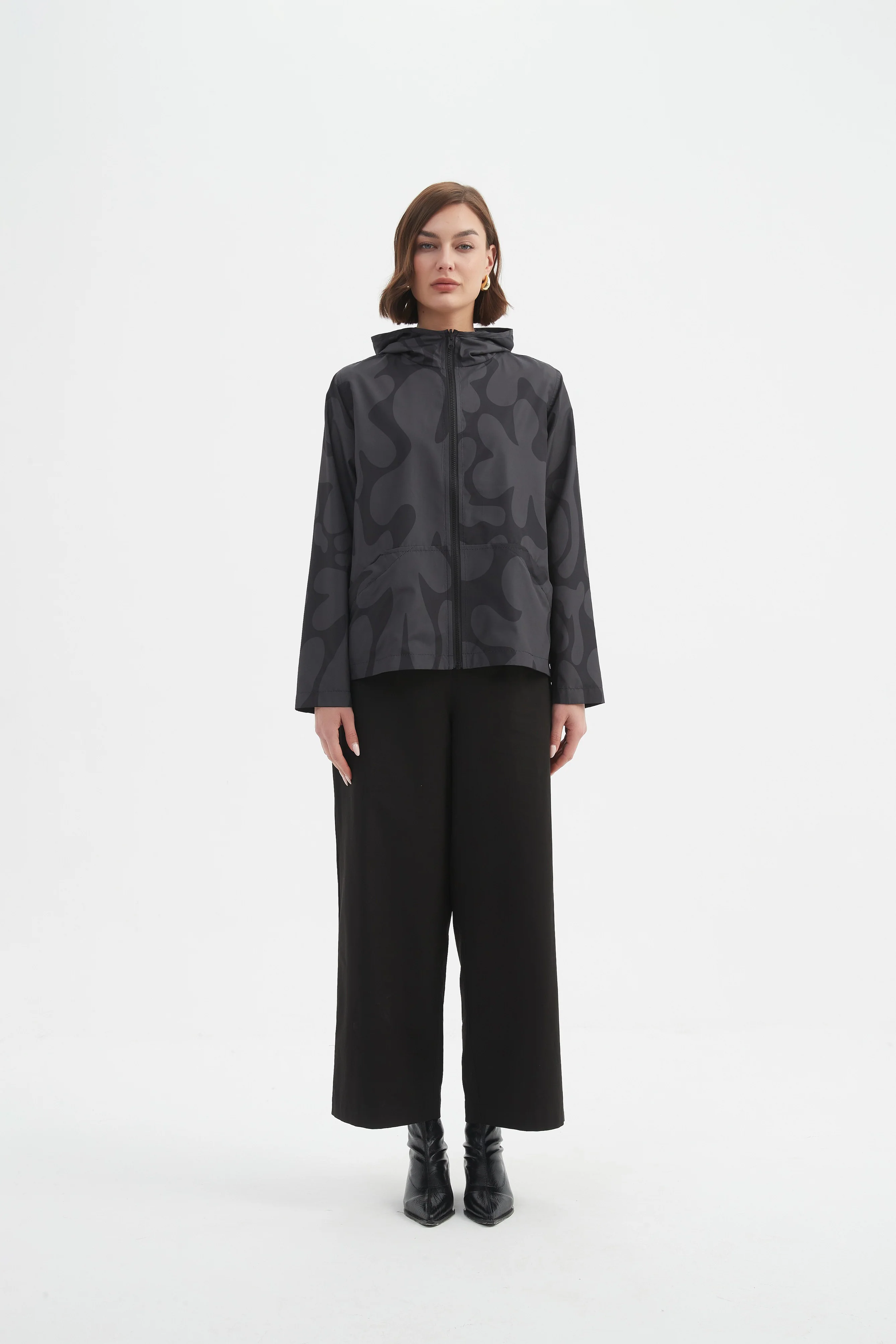 REVERSIBLE PRINT WINDBREAKER - Image 19
