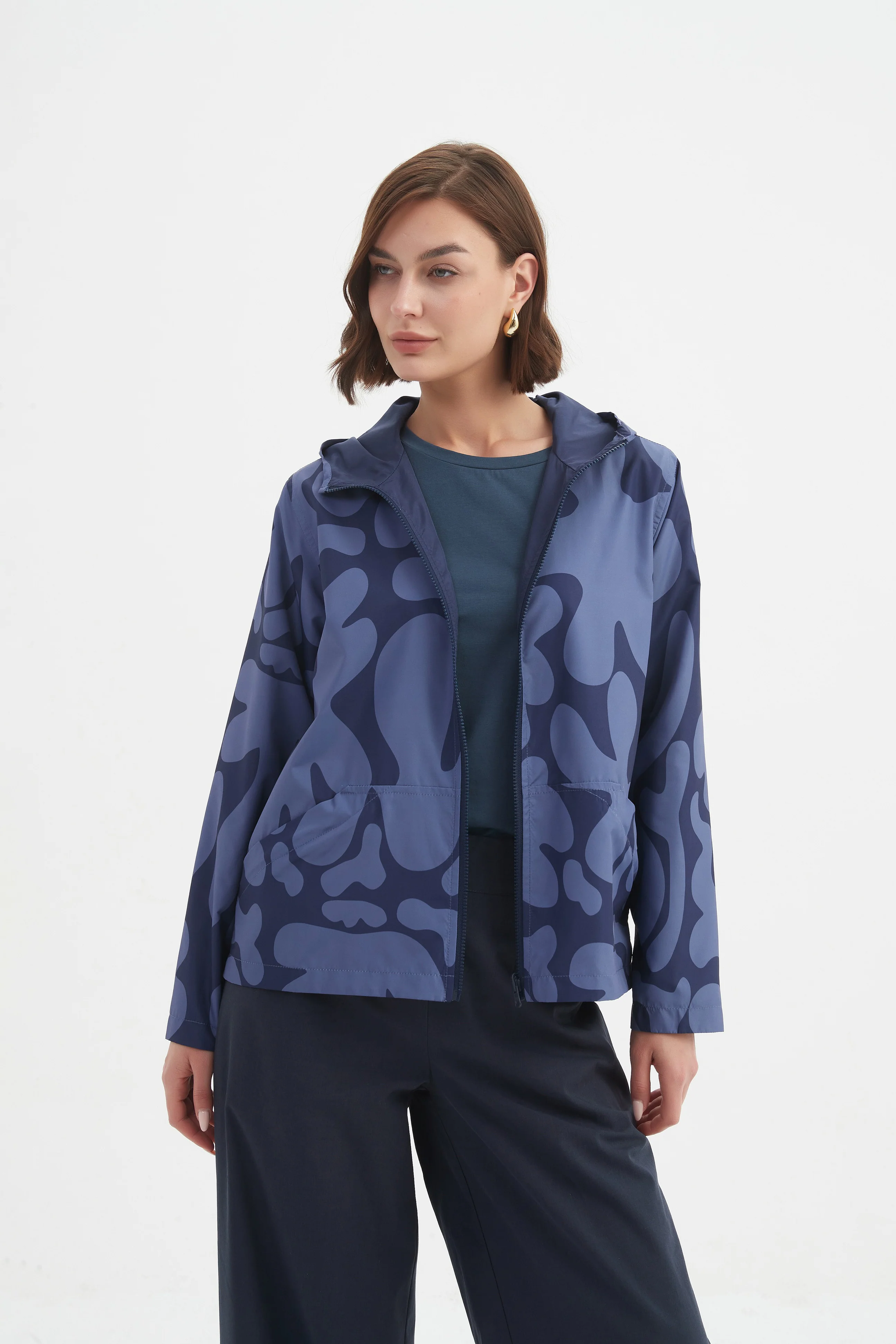 REVERSIBLE PRINT WINDBREAKER - Image 20