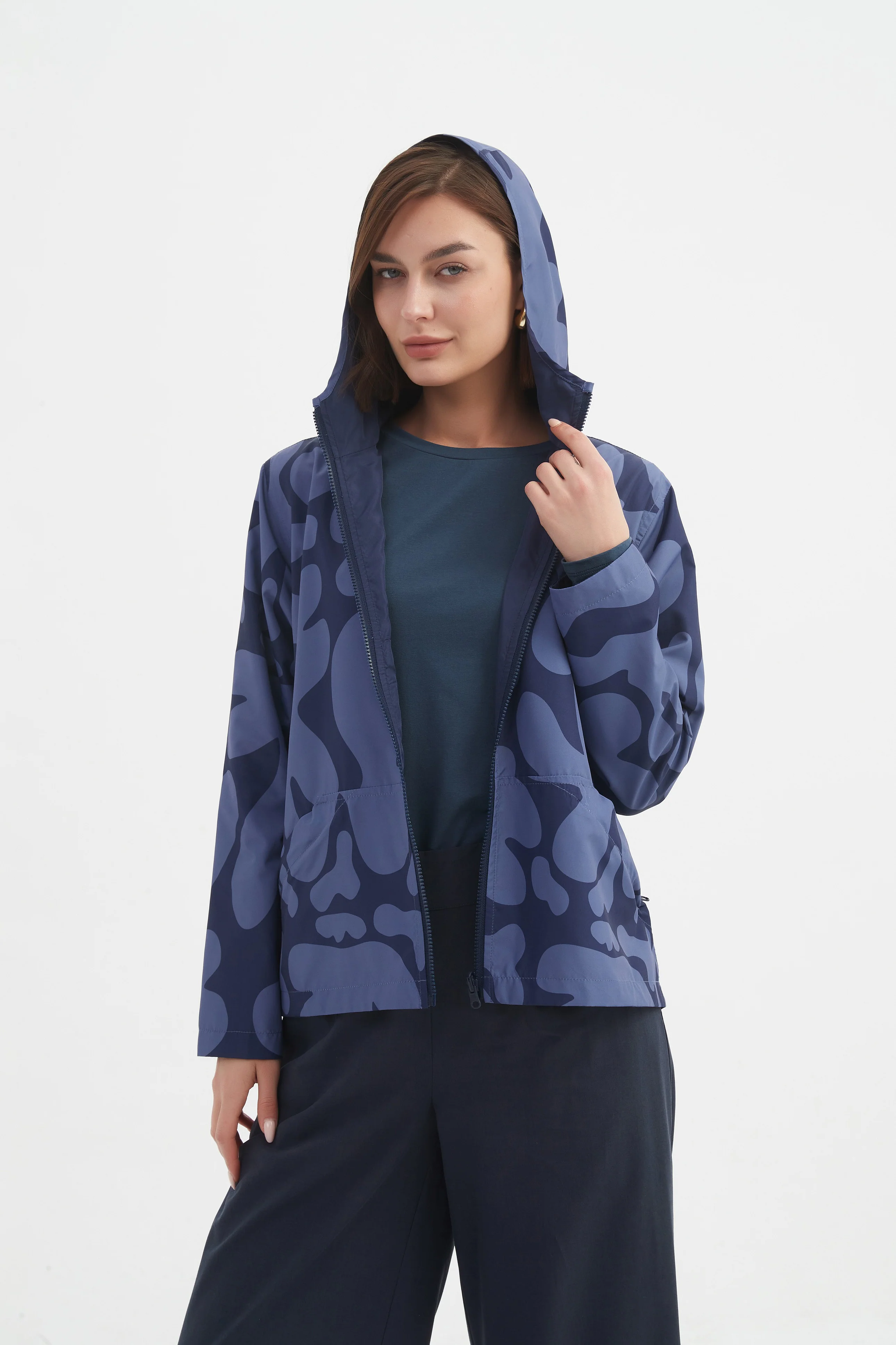 REVERSIBLE PRINT WINDBREAKER - Image 22
