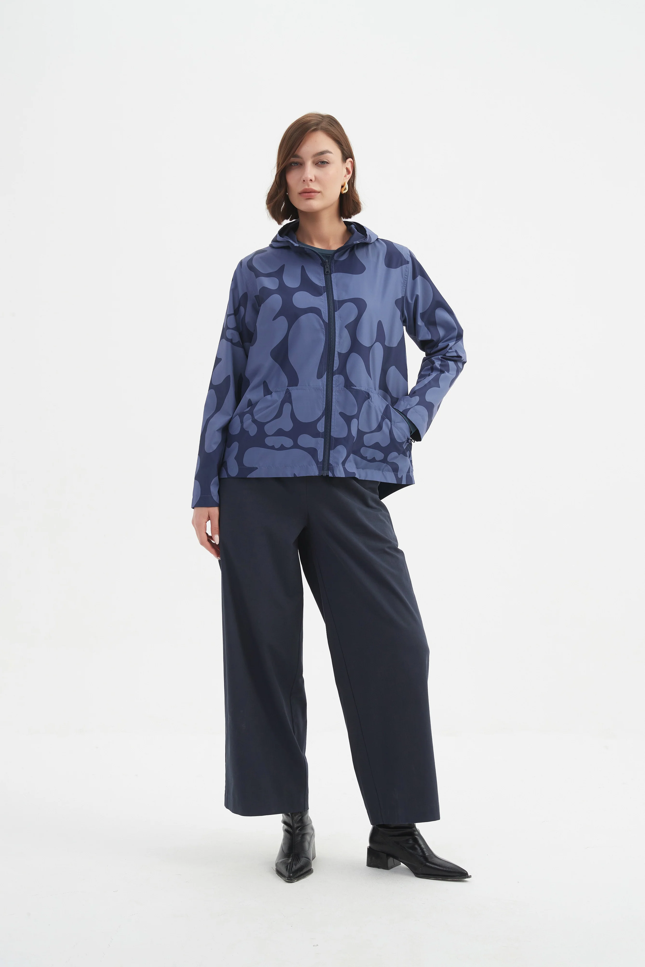 REVERSIBLE PRINT WINDBREAKER - Image 23