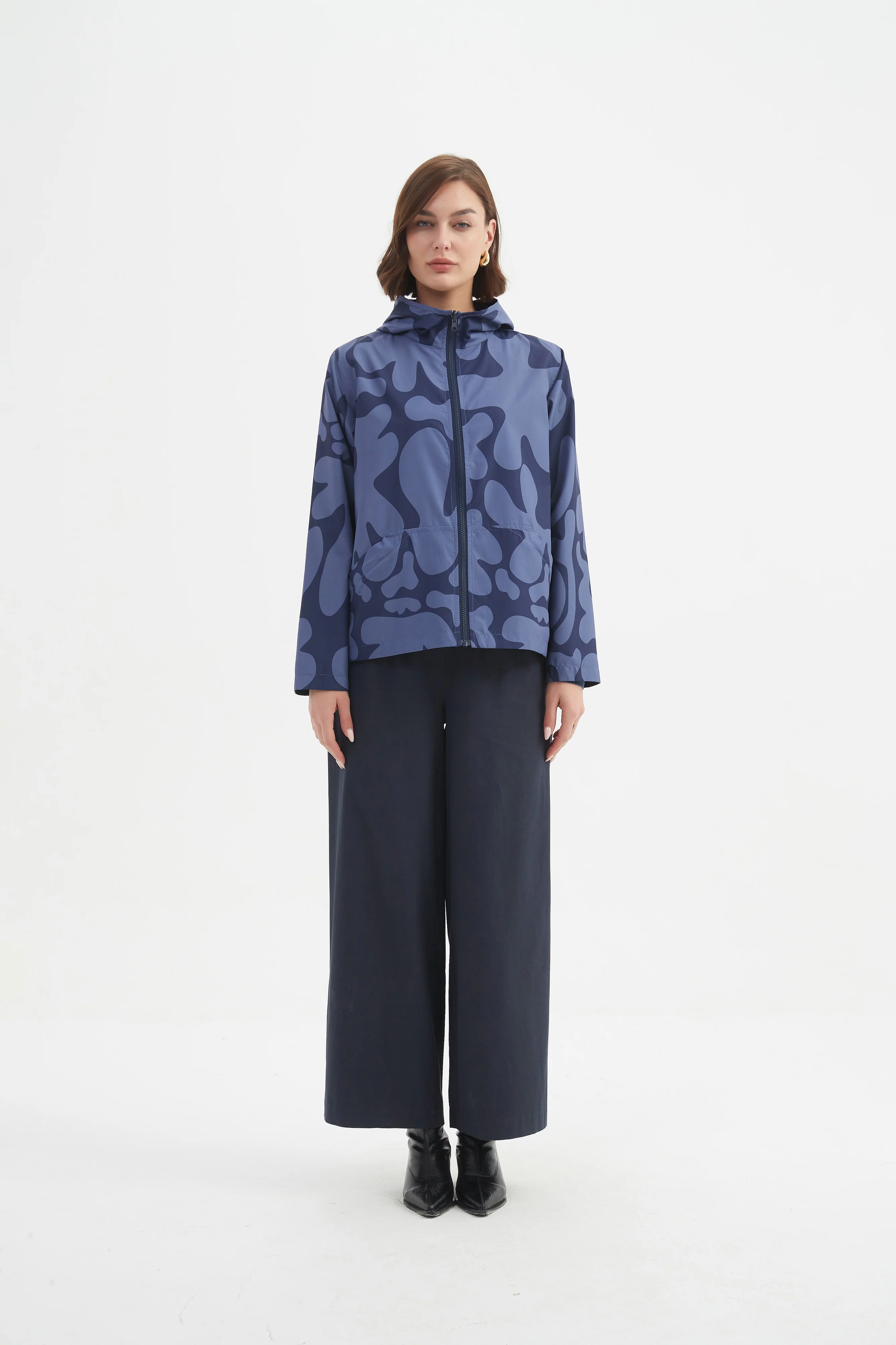 REVERSIBLE PRINT WINDBREAKER - Image 24