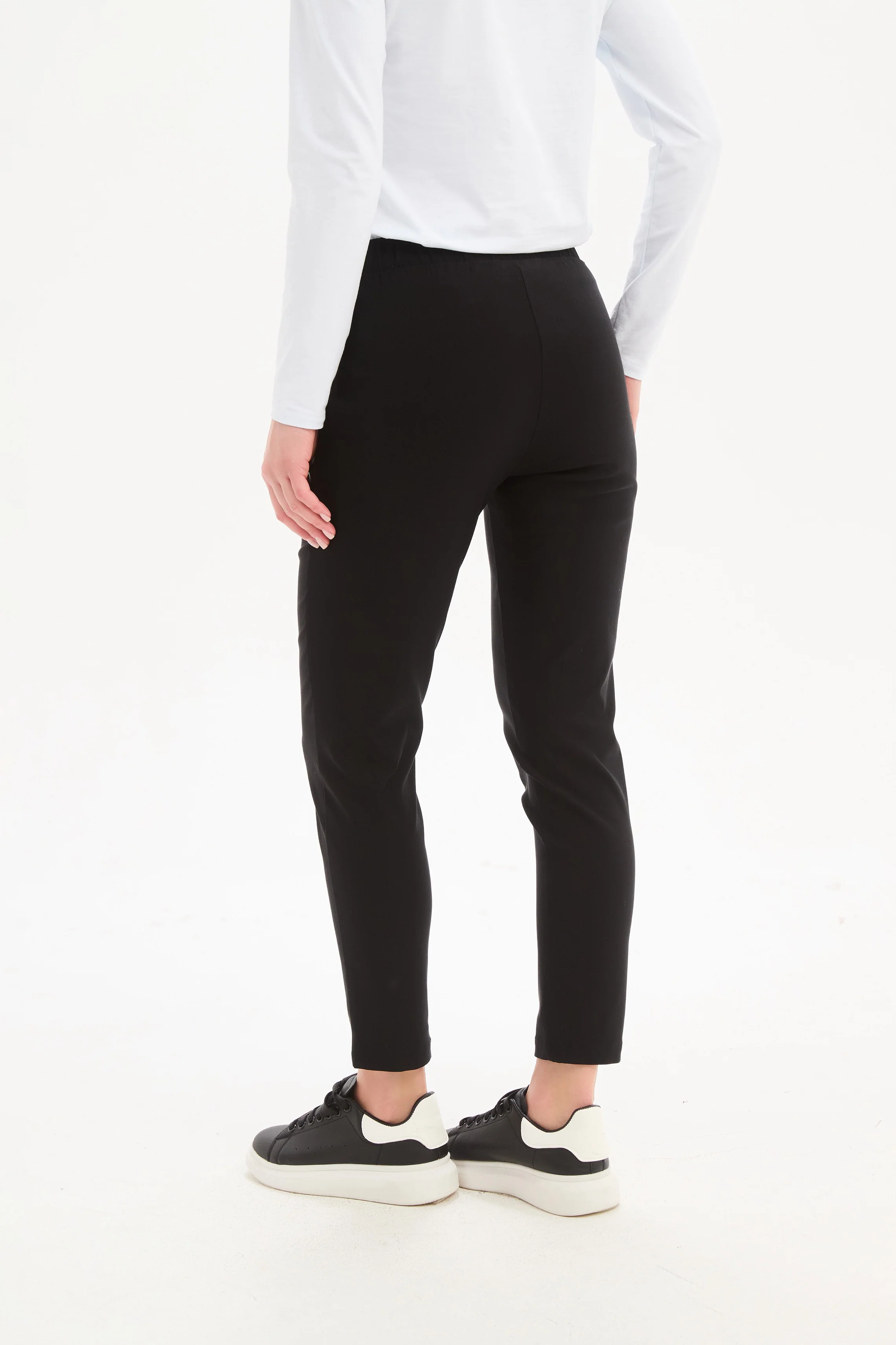 STRAIGHT CROP PANT - HIGH ANKLE - Image 10