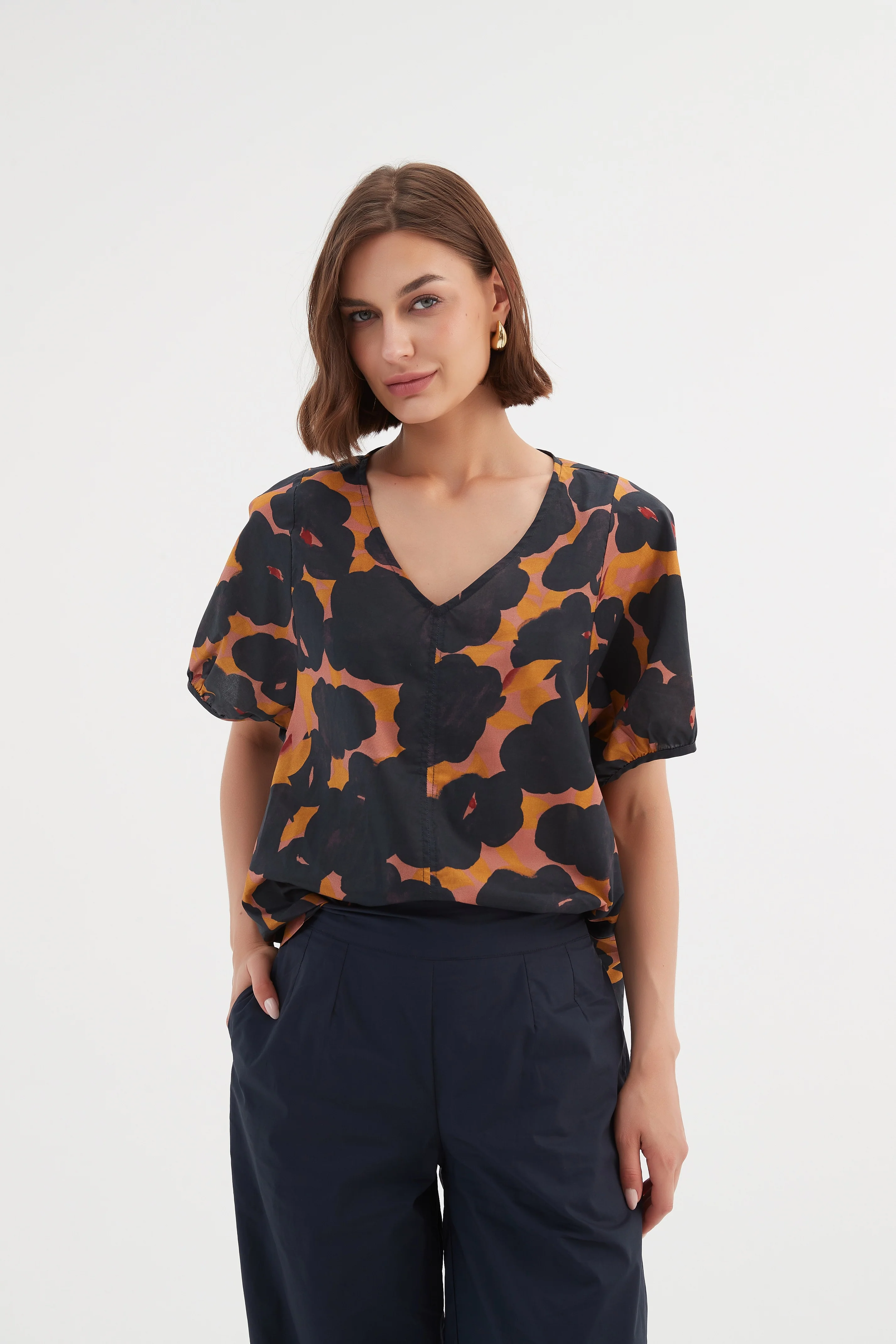 V NECK BISHOP SLEEVE POPLIN TOP - Image 18