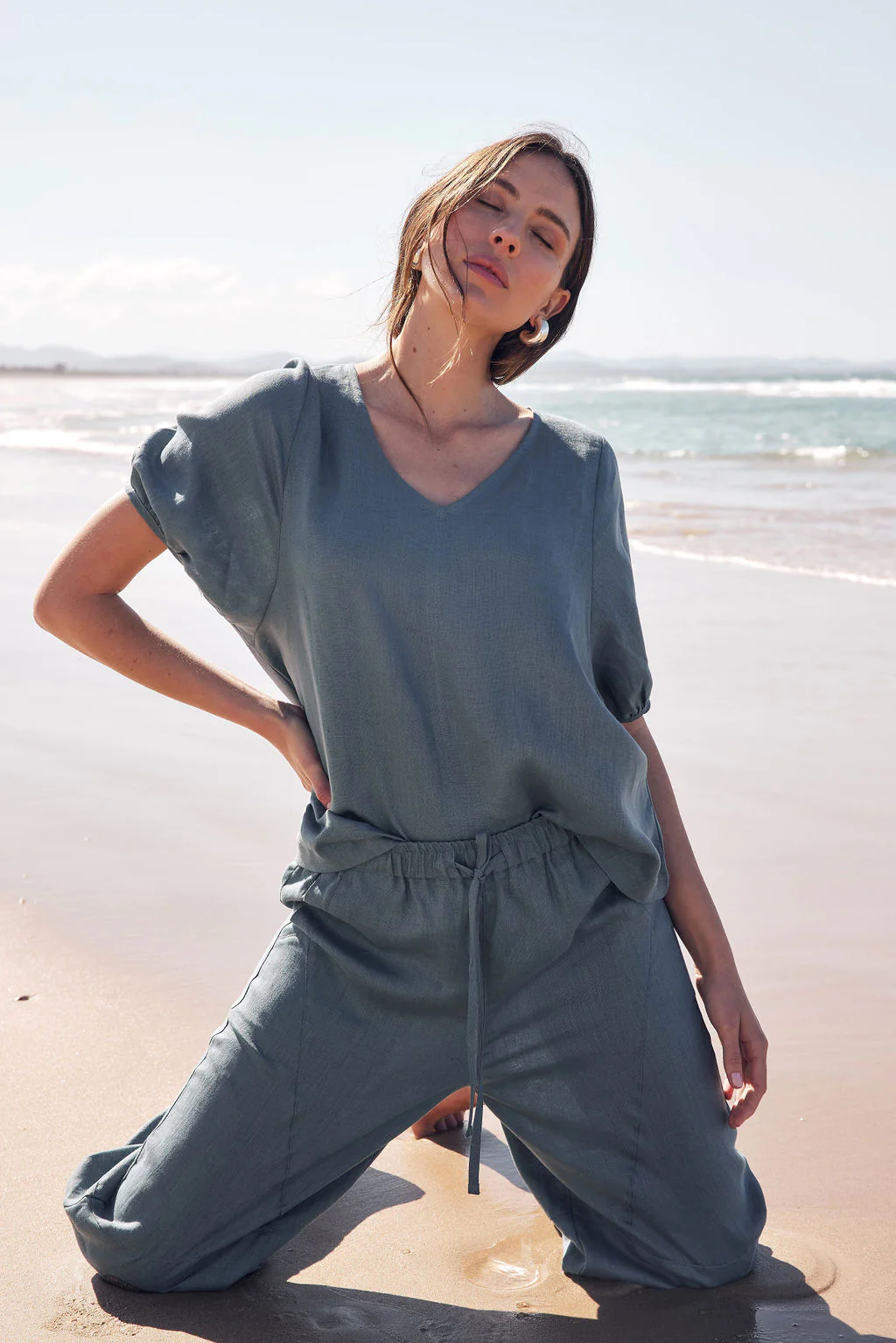 V NECK BISHOP SLEEVE TOP - Image 6